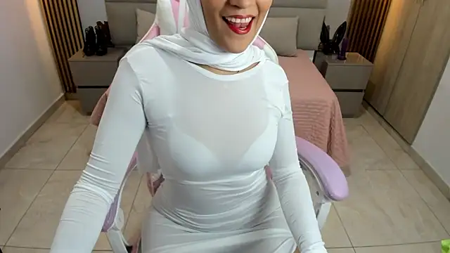 Snapshot of Zulema_hamdi chatting on March 4, 11:08 am Zulema hamdi online show from March 4, 11:08 am