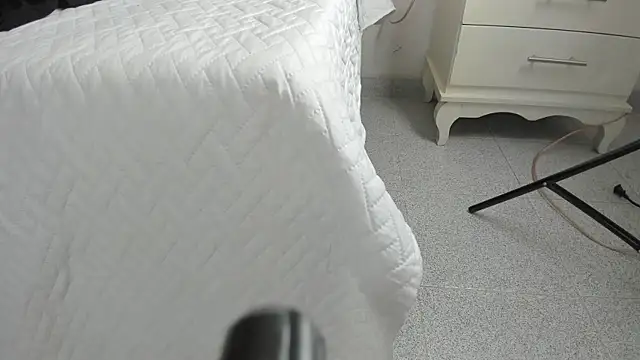 DalayMoore online show from April 18, 9:15 pm