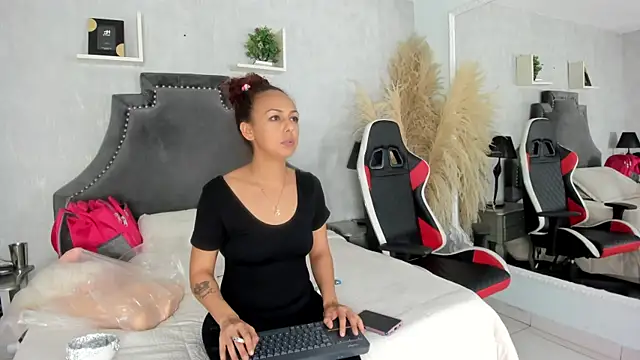 DalayMoore online show from July 13, 8:11 pm