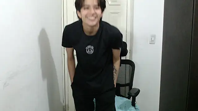 Snapshot of Dha_lia0 chatting on January 23, 3:26 am Dha lia0 online show from January 23, 3:26 am