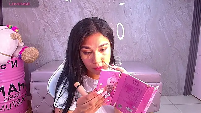 Snapshot of Skye_Little_v chatting on October 8, 3:37 am Skye Little v online show from October 8, 3:37 am
