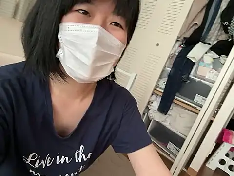 Snapshot of riri_riri_jp chatting on May 27, 3:47 am riri riri jp online show from May 27, 3:47 am