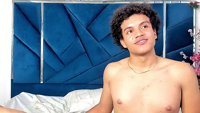 Snapshot of DanteAndKyle chatting on January 23, 6:35 pm DanteAndKyle online show from January 23, 6:35 pm