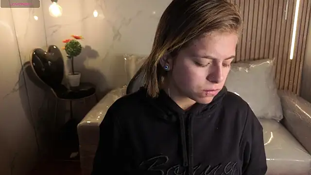 Kitten Cam online show from April 17, 2:25 am