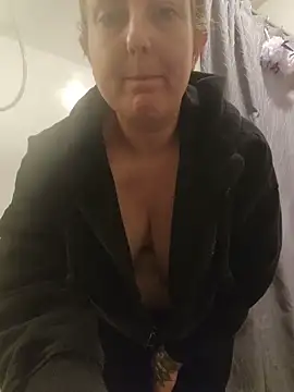 TattedMamaXOXO online show from April 6, 1:56 pm