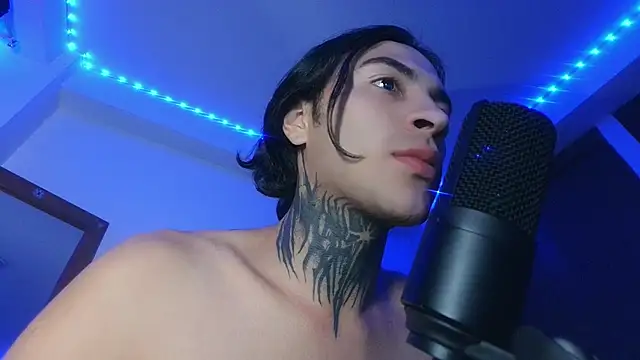 Snapshot of jord4nn__ chatting on January 25, 7:28 am jord4nn online show from January 25, 7:28 am