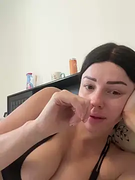 Snapshot of SexySophiaax chatting on February 8, 10:18 am SexySophiaax online show from February 8, 10:18 am