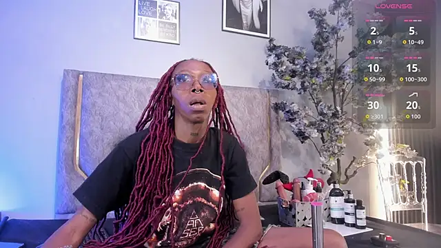 Liincostelloo online show from March 17, 8:01 pm