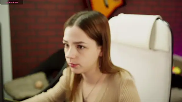 Snapshot of PamBeesly chatting on January 22, 6:20 am PamBeesly online show from January 22, 6:20 am