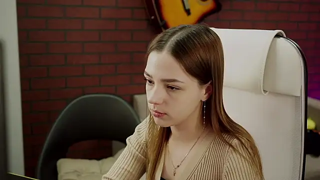 Snapshot of PamBeesly chatting on January 22, 12:38 pm PamBeesly online show from January 22, 12:38 pm