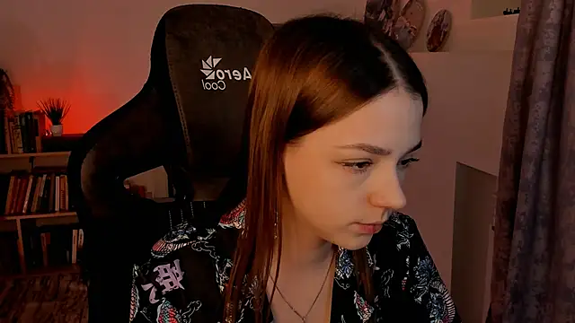 Snapshot of PamBeesly chatting on January 25, 8:53 am PamBeesly online show from January 25, 8:53 am