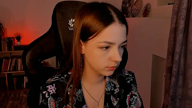 Snapshot of PamBeesly chatting on January 25, 11:55 am PamBeesly online show from January 25, 11:55 am