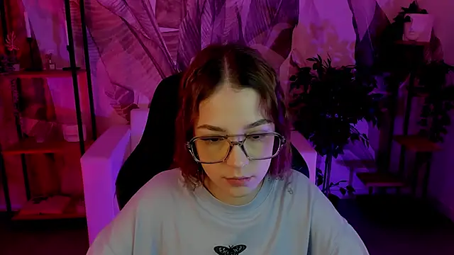 Snapshot of PamBeesly chatting on January 28, 11:28 am PamBeesly online show from January 28, 11:28 am