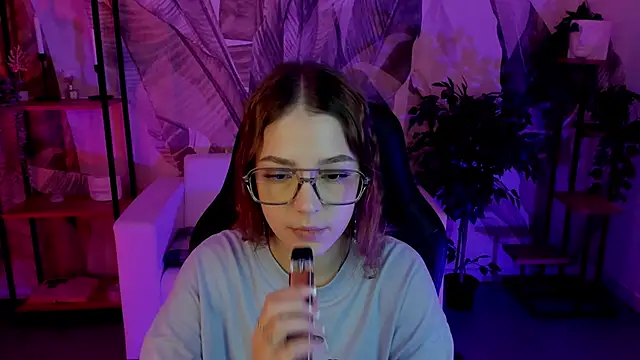 Snapshot of PamBeesly chatting on January 28, 2:31 pm PamBeesly online show from January 28, 2:31 pm