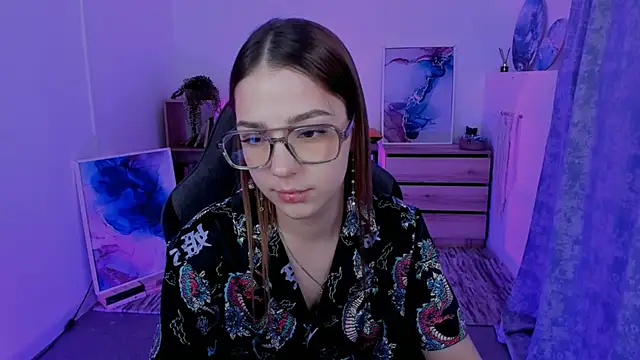 Snapshot of PamBeesly chatting on February 9, 8:11 am PamBeesly online show from February 9, 8:11 am