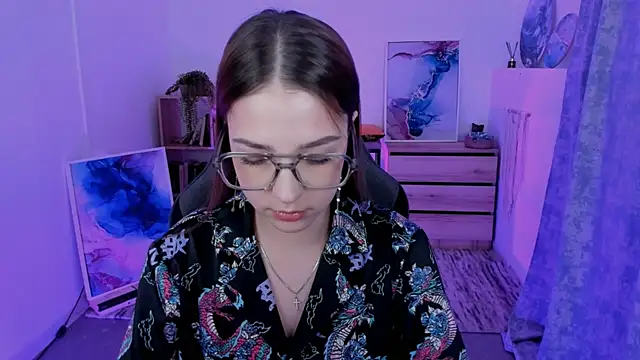 Snapshot of PamBeesly chatting on February 9, 11:14 am PamBeesly online show from February 9, 11:14 am