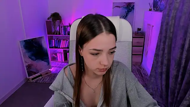 Snapshot of PamBeesly chatting on February 24, 11:10 am PamBeesly online show from February 24, 11:10 am