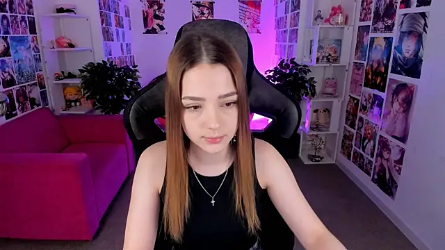 Snapshot of PamBeesly chatting on February 27, 9:43 am PamBeesly online show from February 27, 9:43 am