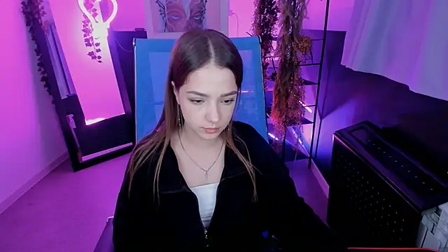 Snapshot of PamBeesly chatting on March 8, 11:16 am PamBeesly online show from March 8, 11:16 am