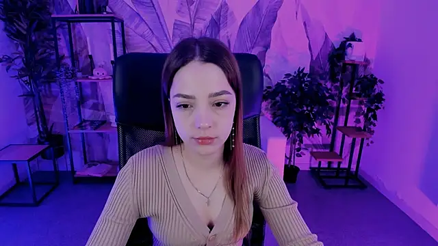 Snapshot of PamBeesly chatting on March 13, 11:30 am PamBeesly online show from March 13, 11:30 am