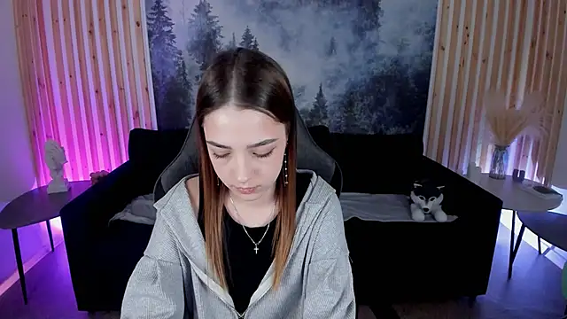 Snapshot of PamBeesly chatting on March 14, 11:23 am PamBeesly online show from March 14, 11:23 am