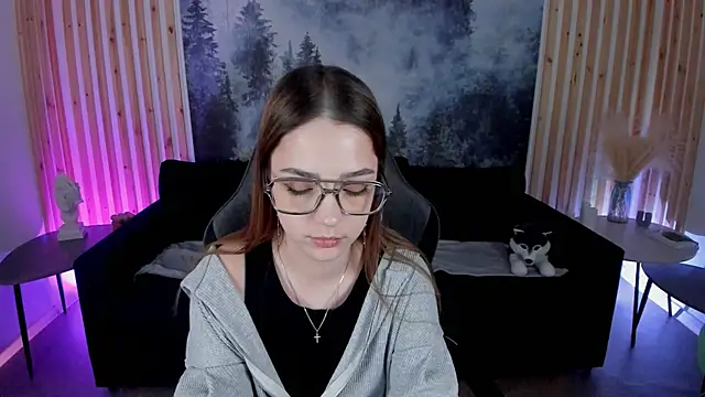 Snapshot of PamBeesly chatting on March 14, 2:30 pm PamBeesly online show from March 14, 2:30 pm