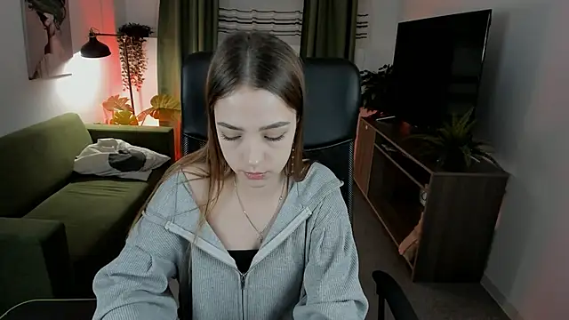 Snapshot of PamBeesly chatting on March 16, 8:32 am PamBeesly online show from March 16, 8:32 am