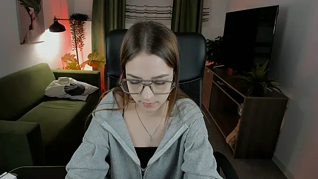 Snapshot of PamBeesly chatting on March 16, 3:17 pm PamBeesly online show from March 16, 3:17 pm