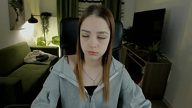 Snapshot of PamBeesly chatting on March 19, 8:12 am PamBeesly online show from March 19, 8:12 am