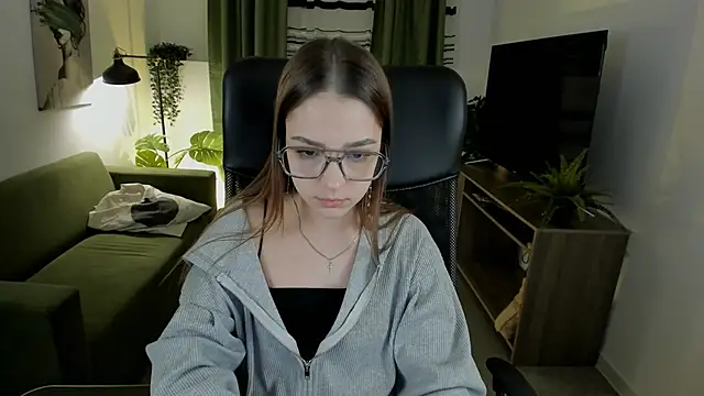 Snapshot of PamBeesly chatting on March 19, 2:35 pm PamBeesly online show from March 19, 2:35 pm