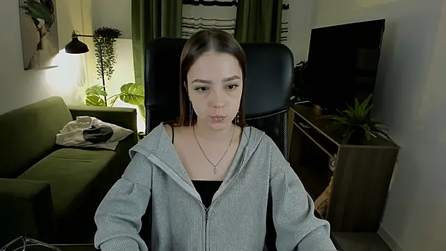 Snapshot of PamBeesly chatting on March 19, 5:39 pm PamBeesly online show from March 19, 5:39 pm