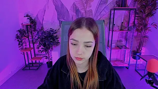 Snapshot of PamBeesly chatting on March 23, 8:15 am PamBeesly online show from March 23, 8:15 am