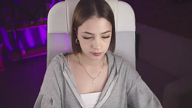 Snapshot of PamBeesly chatting on September 19, 8:38 am PamBeesly online show from September 19, 8:38 am