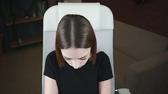 Snapshot of PamBeesly chatting on September 24, 8:39 am PamBeesly online show from September 24, 8:39 am