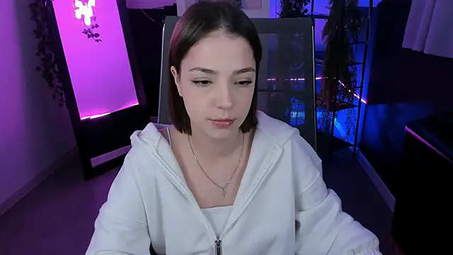 Snapshot of PamBeesly chatting on October 21, 6:36 am PamBeesly online show from October 21, 6:36 am