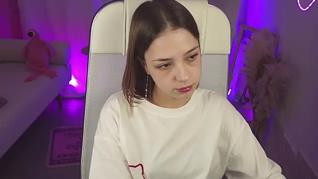 Snapshot of PamBeesly chatting on November 12, 5:41 am PamBeesly online show from November 12, 5:41 am