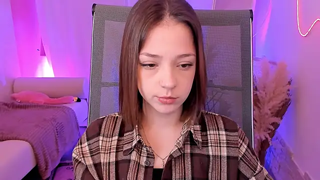 Snapshot of PamBeesly chatting on December 16, 8:30 am PamBeesly online show from December 16, 8:30 am