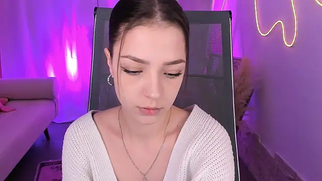 Snapshot of PamBeesly chatting on January 12, 8:30 am PamBeesly online show from January 12, 8:30 am