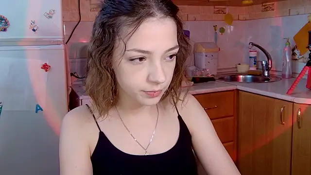 Snapshot of PamBeesly chatting on February 8, 8:18 am PamBeesly online show from February 8, 8:18 am