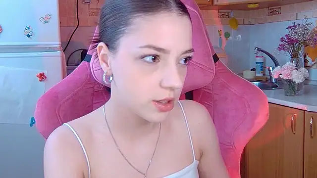 Snapshot of PamBeesly chatting on February 21, 9:10 am PamBeesly online show from February 21, 9:10 am