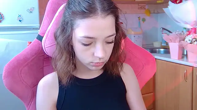 Snapshot of PamBeesly chatting on March 10, 8:19 am PamBeesly online show from March 10, 8:19 am