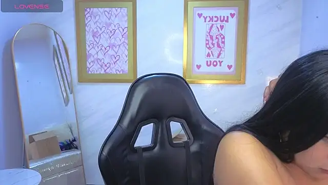 Paulette v online show from March 20, 1:05 pm