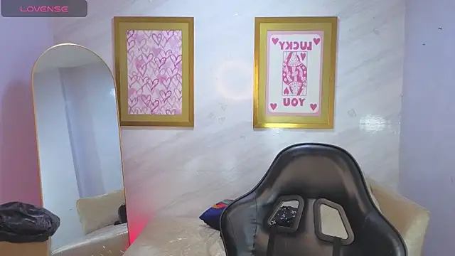 Paulette v online show from April 17, 1:03 pm