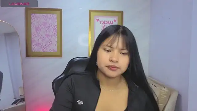 Snapshot of Paulette_v chatting on April 24, 1:02 pm Paulette v online show from April 24, 1:02 pm