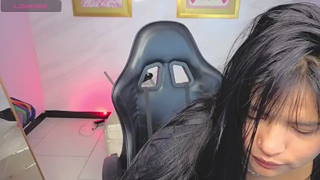 Snapshot of Paulette_v chatting on April 29, 1:04 pm Paulette v online show from April 29, 1:04 pm
