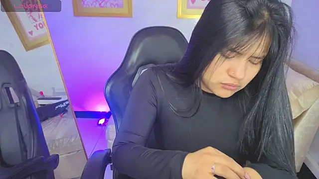 Snapshot of Paulette_v chatting on May 2, 1:05 pm Paulette v online show from May 2, 1:05 pm