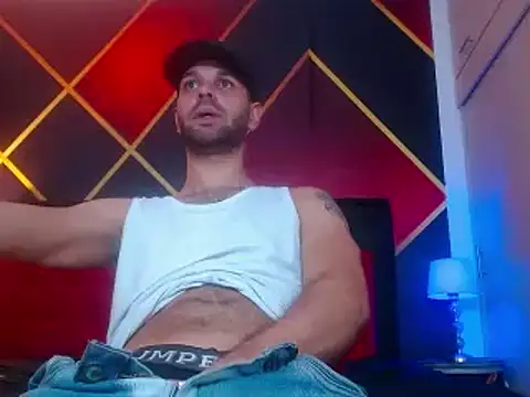 Snapshot of Cristian_white chatting on February 13, 11:26 pm Cristian white online show from February 13, 11:26 pm