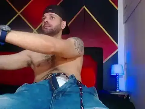 Snapshot of Cristian_white chatting on February 26, 6:11 pm Cristian white online show from February 26, 6:11 pm