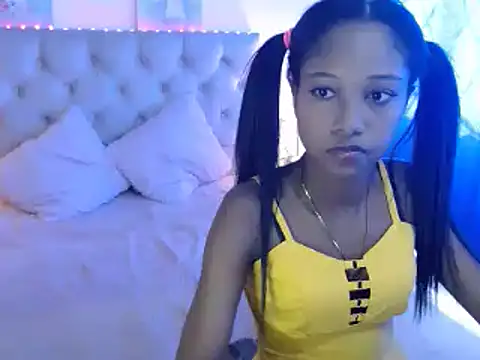 Snapshot of LITTLEDOLLHOT chatting on January 21, 6:23 pm LITTLEDOLLHOT online show from January 21, 6:23 pm