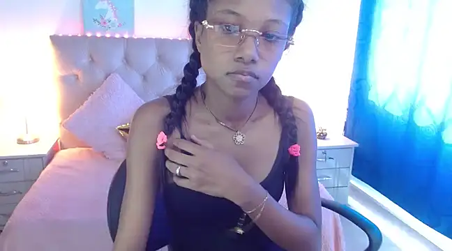 Snapshot of LITTLEDOLLHOT chatting on January 24, 5:53 pm LITTLEDOLLHOT online show from January 24, 5:53 pm